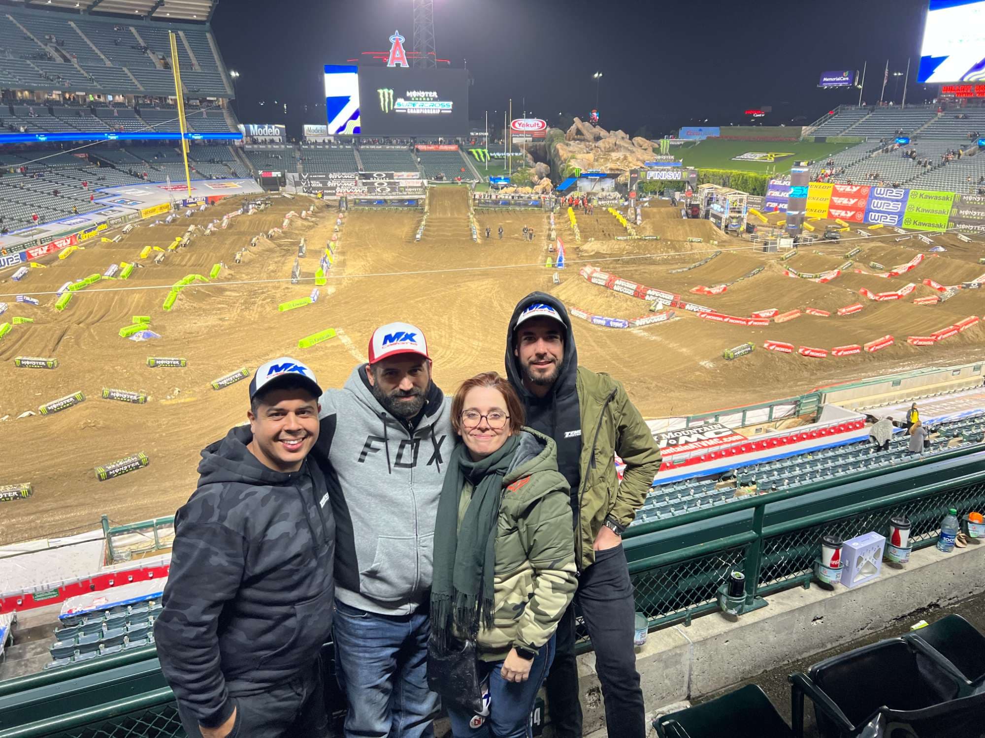 L'équipe MX California au Supercross d'Anaheim